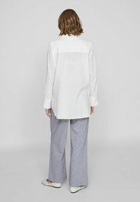 VILA LOOSE FIT - Overhemdblouse - bright white