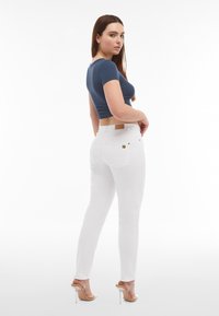 Freddy FIT COLLECTION CLASSIC - Skinny-Farkut - bianco