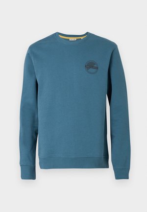 Sweatshirt bleu à col rond avec des manches longues et un petit logo "ONLY & SONS" sur la poitrine gauche, présenté sur fond blanc.