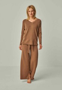 YOU LOOK PERFECT BAILEY - MERINO WOOL KNIT PANTS - Nachtwäsche Hose - cognac