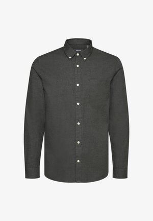 Chemise gris foncé à manches longues dotée d'un col boutonné, de boutons blancs, d'une poche poitrine unique et d'un tissu texturé.