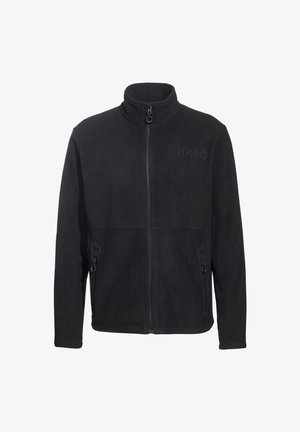 Czarna polarowa kurtka z wysokim kołnierzem i pełnym zamkiem błyskawicznym. Posiada logo na klatce piersiowej, dwie boczne kieszenie z zamkiem błyskawicznym, miękką teksturę.