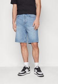 Only & Sons - ONSFIVE BAGGY JORTS - Shorts vaqueros - light blue denim Imagen en miniatura 1