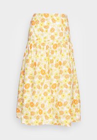 Saia floral com um fundo amarelo claro, apresentando flores laranja e amarelas. Cintura franzida e design fluido, feita de tecido.