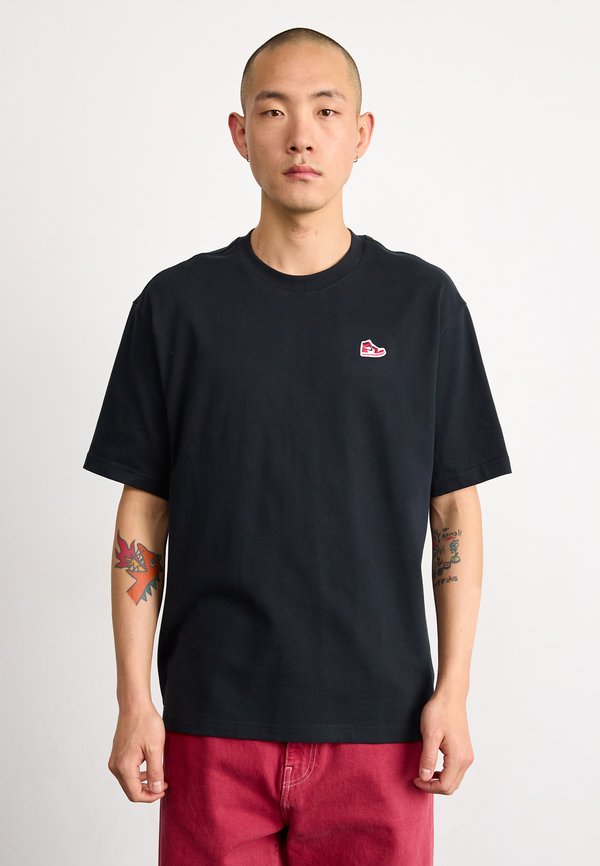 M J BRND BR SNKR PCH SS CRW - Print T-shirt