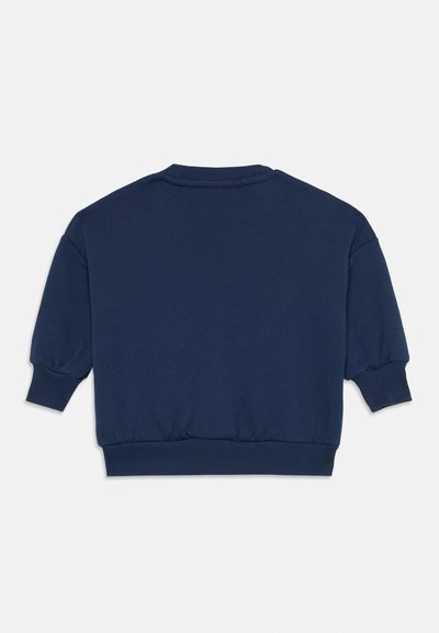 Felpa blu navy con colletto a girocollo a coste, maniche a sbuffo e vita aderente. Realizzata in morbido tessuto testurizzato.