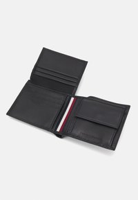 Tommy Hilfiger TRANSIT FLAP AND COIN - Peněženka - black