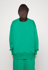 Nike Sportswear CREW - Camisola - malachite/sail