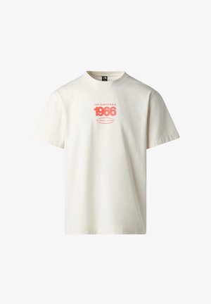 Világos krémszínű, rövid ujjú pamut póló kerek nyakkal, rózsaszín grafikával, amelyen a "THE NORTH FACE" és a "1966" felirat látható elöl.