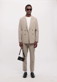 Michael Kors LIGHT TRAVEL PANT - Oblekové nohavice - beige