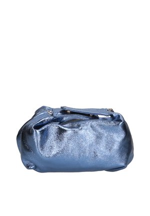 Borsa a mano blu metallizzato con una texture morbida e lucida. Forma arrotondata, chiusura con zip nella parte superiore e manico corto per un facile trasporto. Design semplice.