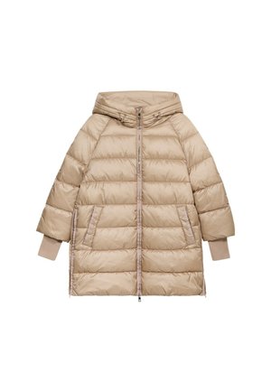 Abrigo acolchado en beige claro, con capucha, cierre de cremallera, dos bolsillos laterales y puños acanalados. Textura suave con detalles acolchados.