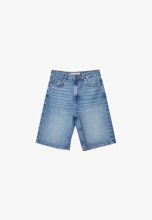 Denimshorts in Hellblau mit klassischem Five-Pocket-Design, Reißverschluss und subtilen Ausbleichungen. Gerader Schnitt mit gesäumten Kanten.