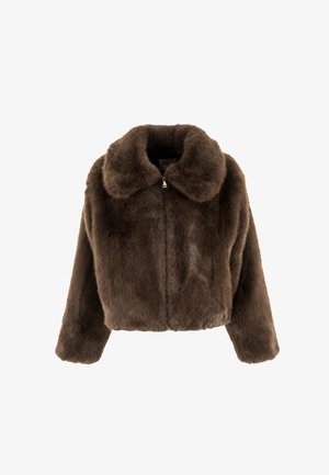 Chaqueta de pelaje sintético marrón con un diseño recortado, cuello ancho y cierre con cremallera. Presenta una textura suave y una apariencia esponjosa.