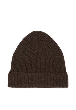 Gorro de punto acanalado de color marrón oscuro con puño doblado en la parte inferior, mostrado sobre un fondo blanco.