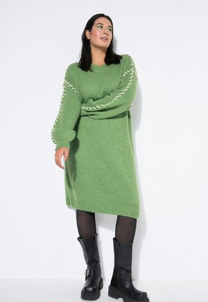 OVERSIZED SEAM - Strickkleid - apple green