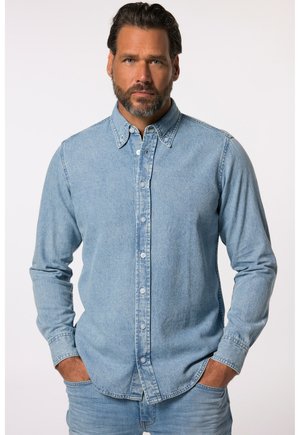 Lichtblauwe denim overhemden met lange mouwen, knoopsluiting aan de voorkant en een klassieke kraag. Heeft een vervaagde textuur en versterkte stiksels.
