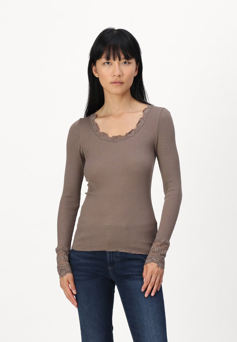 Rosemunde BENITA O NECK - Topper langermet - brown