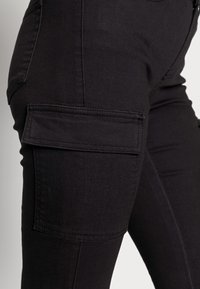 Noisy May NMLUCY UTILITY PANTS - Auduma bikses - black