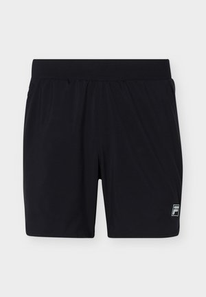 Zwarte sportbroek met elastische tailleband en klein FILA-logo op het linkeronderbeen, plat liggend weergegeven op een witte achtergrond.