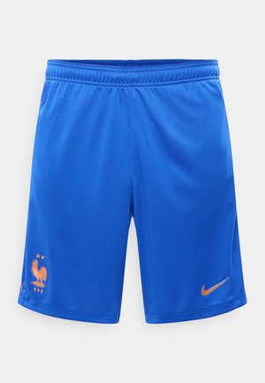 Μπλε αθλητικό σορτς με πορτοκαλί λογότυπο Nike στο δεξί πόδι και το έμβλημα του κόκορα της Γαλλικής Ποδοσφαιρικής Ομοσπονδίας στο αριστερό πόδι.