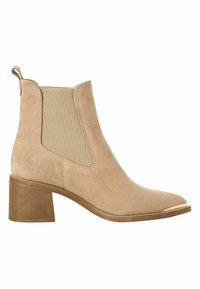 Stivaletto beige in camoscio con tacco a blocco, pannello elastico laterale, linguetta posteriore e piccolo dettaglio metallico sulla punta.