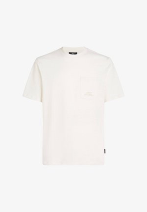 Hvid kortærmet t-shirt lavet af bomuld, med en frontlomme og små logo detaljer på brystet. Blød tekstur og afslappet pasform.