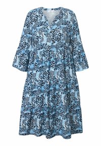 Blaues Leopardenmuster-Kleid mit V-Ausschnitt, dreiviertellangen, ausgestellten Ärmeln und gestuftem Rüschendesign. Hergestellt aus leichtem Stoff mit einer weichen Textur.