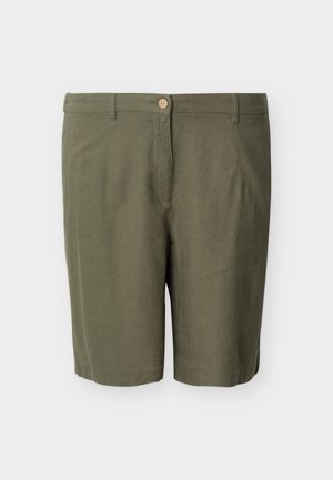 Knee-lange, olijfgroene, op maat gemaakte korte broek met knoopsluiting en riemlussen, afgebeeld tegen een effen achtergrond.