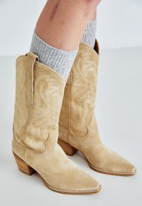 Jeffrey Campbell DAGGET - Botas camperas - sand