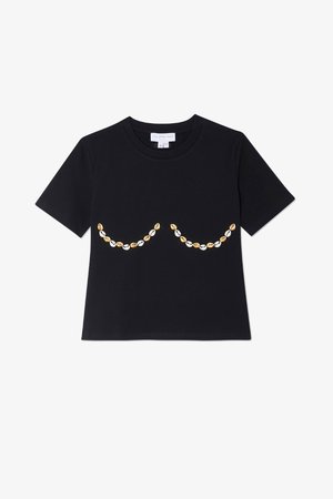 Črna majica s kratkimi rokavi, ki vsebuje okrasni vzorec svetlih in temnih školjk na prsih. Mehka tekstura tkanine.