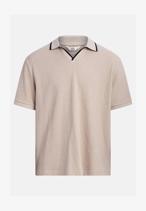 Beiges Poloshirt mit kurzen Ärmeln aus strukturiertem Stoff, mit kontrastierendem marineblauem Kragen und V-Ausschnitt. Einfaches, lässiges Design ohne Muster.