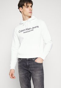 Calvin Klein Jeans SLIM - Calças de ganga justas - denim grey