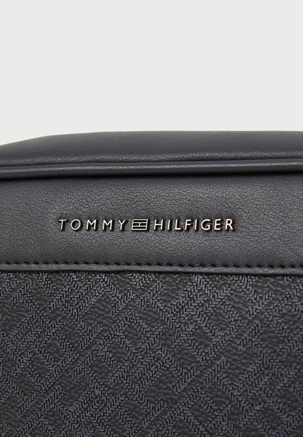 MONOGRAM WASHBAG - Wash bag2