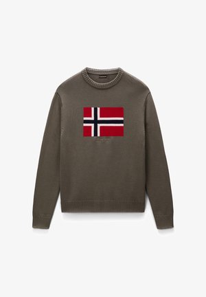 Stickad grön tröja med en norsk flagga i rött, vitt och blått, med ribbade ärmslut och nederkant.