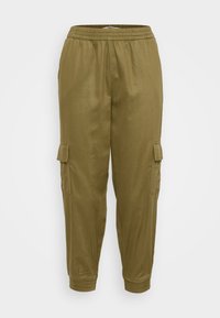 Olivenfargede cargo-bukser med elastisk midje, tapered ankelbånd og sidelommer. Laget av lett, teksturert stoff.