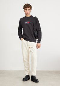 Tommy Hilfiger HILFIGER FLAG SWEATSHIRT - Sweatshirt - black