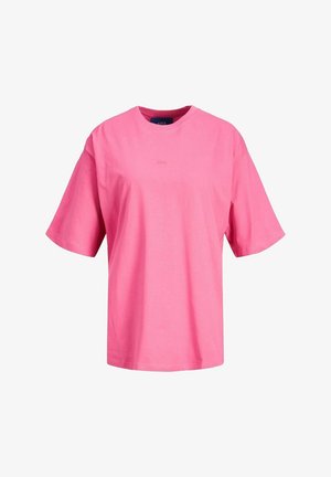 Felroze T-shirt met korte mouwen, ronde hals, ontspannen pasvorm en minimale stikseldetails op een witte achtergrond.