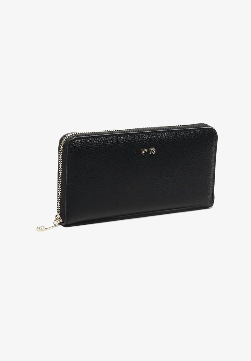 Portefeuille noir en cuir avec fermeture éclair argentée et petit logo "V 73" centré à l'avant.