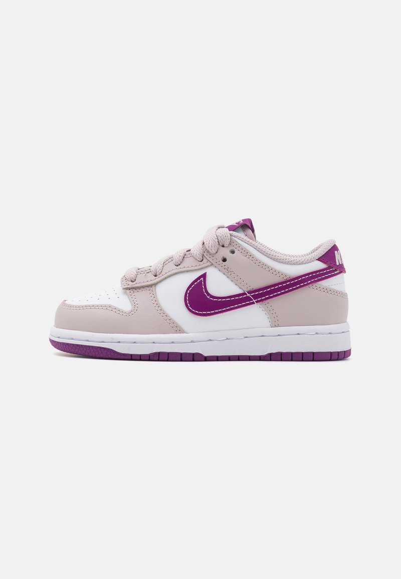 Nike Sportswear DUNK LOW UNISEX - Tenisice - white/viotech/platinum violet
