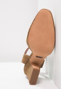 Topshop Korolliset avokkaat - khaki