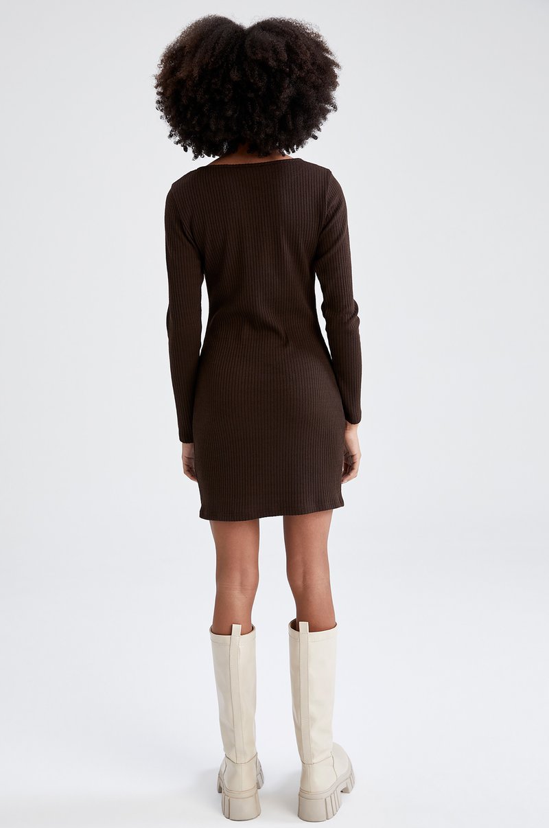 Damen Freizeitkleider | DeFacto SLIM FIT Etuikleid brown/braun - EQ74624 Damen Freizeitkleider | DeFacto SLIM FIT Etuikleid brown/braun - EQ74624