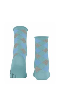 Un paio di calze turchesi con un motivo a rombi in azzurro chiaro e grigio su entrambi i lati, presentate su uno sfondo bianco uniforme.