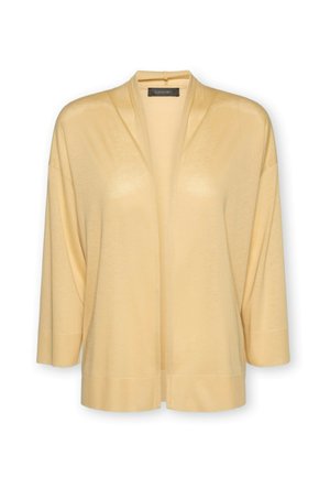 Cardigan abierto de frente en color amarillo suave con mangas tres cuartos y puños y dobladillo acanalados, mostrado sobre un fondo blanco.