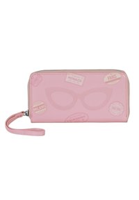 Cartera con cremallera de color rosa que presenta un diseño de gafas de sol de ojo de gato y diversos gráficos de sellos de viaje, con una correa para la muñeca para mayor portabilidad.