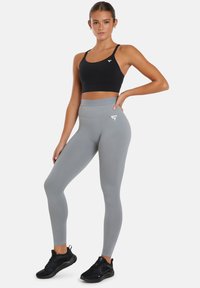 SQUATPROOF FLOW DOUBLE STRAP - Steznik - black