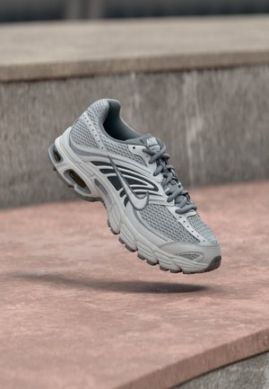 AIR MAX MOTO 2K - Baskets basses - wolf grey/pure platinum-coloured/cool grey