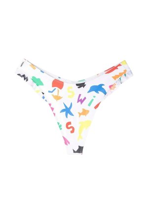 Slip bikini bianco con forme astratte colorate, lettere e motivi di animali marini su uno sfondo bianco semplice.
