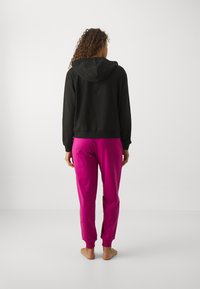 HUGO SHUFFLE - Donji dijelovi trenirke - dark pink