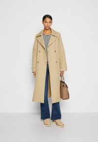 GAP Gabardina - khaki